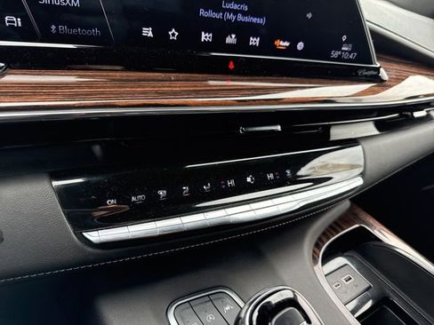 Used 2024 Cadillac Escalade Premium Luxury w/ Performance Package AWD/4WD image 18
