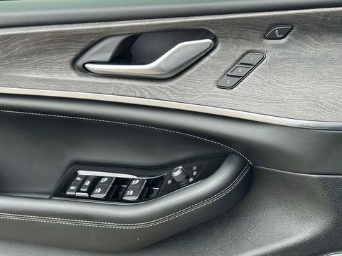 Used 2023 Jeep Grand Cherokee L Overland w/ Luxury Tech Group IV RWD image 24