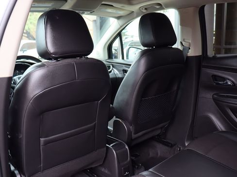 Used 2021 Buick Encore Preferred w/ Safety Package II FWD image 31