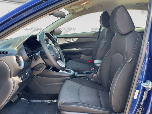 Used 2022 Kia Forte LXS w/ LXS Technology Package FWD image 11