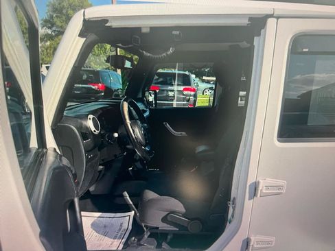 Used 2014 Jeep Wrangler Unlimited Rubicon AWD/4WD image 9