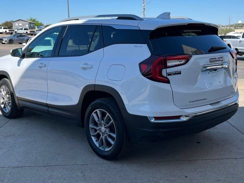 Used 2024 GMC Terrain SLT AWD/4WD image 7