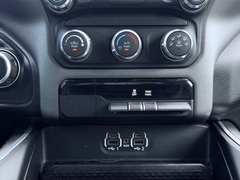 Used 2022 RAM 1500 Big Horn AWD/4WD image 36