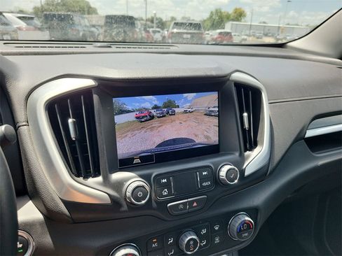 Used 2024 GMC Terrain SLT image 22