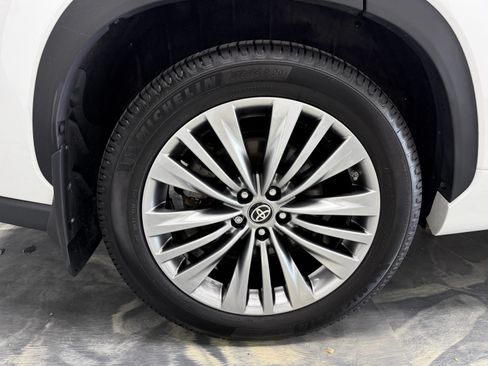 Used 2024 Toyota Highlander Platinum AWD/4WD image 31