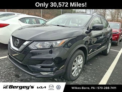 Used 2021 Nissan Rogue Sport SV image 1