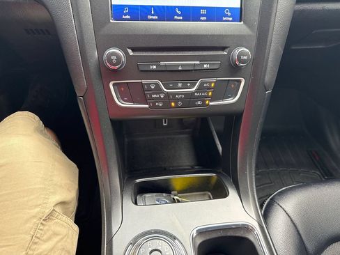 Used 2018 Ford Fusion SE w/ Equipment Group 201A AWD/4WD image 28