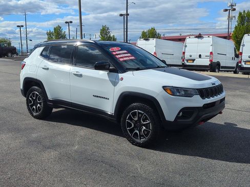 Used 2025 Jeep Compass Trailhawk AWD/4WD image 1
