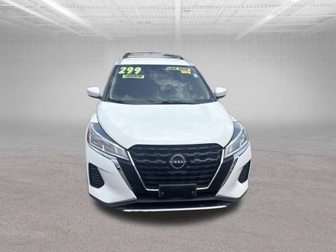 Used 2023 Nissan Kicks SV w/ Interior Electronics Package FWD image 2