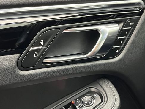 Used 2025 Porsche Macan image 26