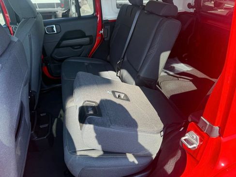 Used 2025 Jeep Wrangler Unlimited Sahara AWD/4WD image 42