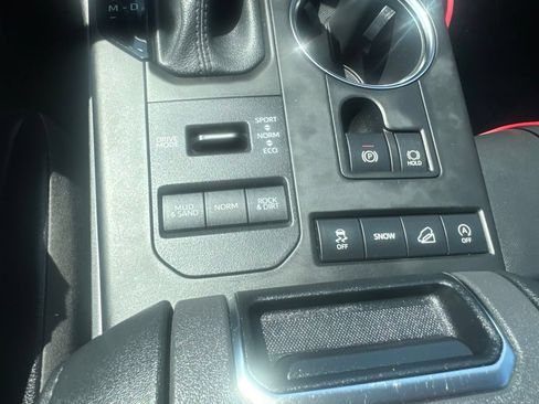 Used 2022 Toyota Highlander XLE AWD/4WD image 22