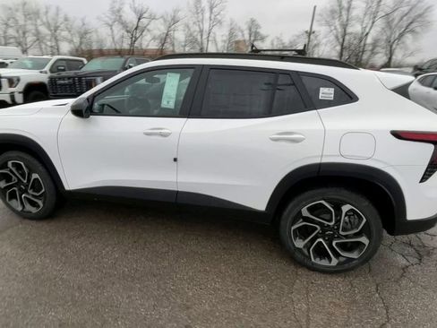 New 2026 Chevrolet Trax RS w/ Sunroof Package FWD image 7