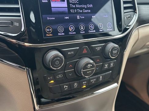 Used 2019 Jeep Grand Cherokee Limited image 33