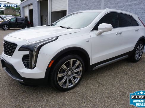 Used 2019 Cadillac XT4 Premium Luxury w/ Technology Package FWD image 3