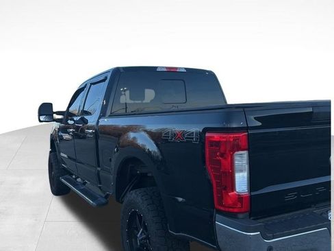 Used 2017 Ford F250 Lariat w/ Chrome Package image 28