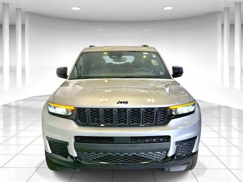 Used 2023 Jeep Grand Cherokee L Laredo image 5