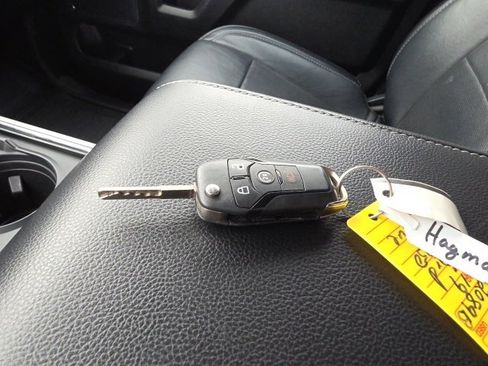 Used 2019 Ford F250 Lariat w/ Chrome Package image 34