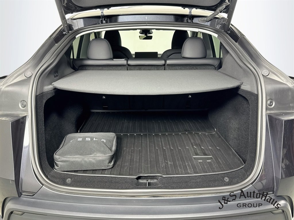 Used 2026 Tesla Model Y AWD image 34
