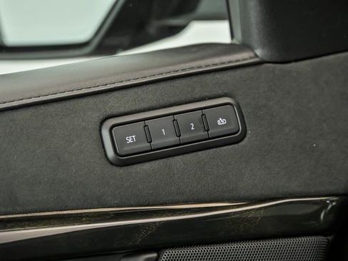 Used 2019 Cadillac Escalade ESV Platinum image 10