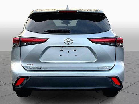 Used 2021 Toyota Highlander XLE image 5