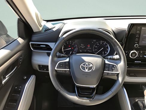 Used 2021 Toyota Highlander Limited AWD/4WD image 16