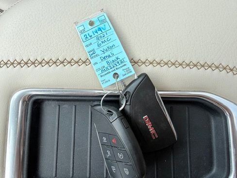 Used 2021 GMC Yukon Denali w/ Denali Premium Package image 34