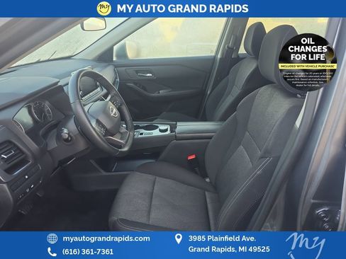 Used 2025 Nissan Rogue SV AWD/4WD image 9