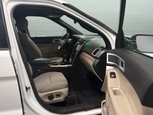 Used 2015 Ford Explorer XLT w/ Equipment Group 201B FWD image 21