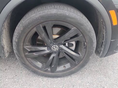 Used 2023 Volkswagen Tiguan SE R-Line AWD/4WD image 3