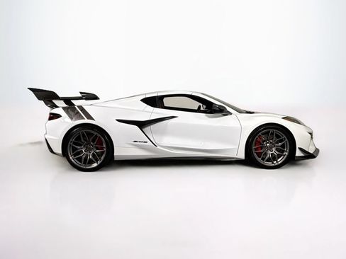 Used 2024 Chevrolet Corvette Z06 w/ Stealth Interior Trim Package RWD image 6