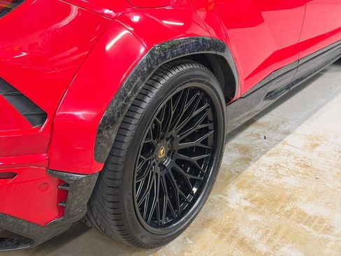 Used 2019 Lamborghini Urus AWD/4WD image 17