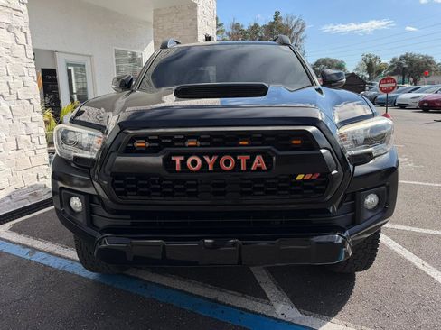 Used 2017 Toyota Tacoma TRD Off-Road image 3