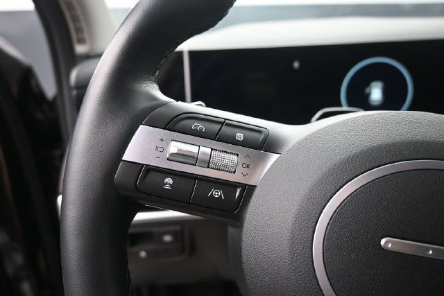 Used 2025 Hyundai Tucson Limited AWD/4WD image 17