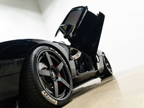 Used 2006 Ford GT RWD image 3