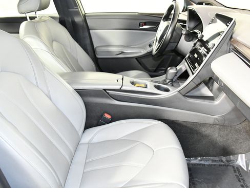 Used 2019 Toyota Avalon XLE w/ Moonroof Package image 41