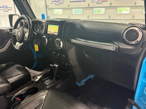 Used 2017 Jeep Wrangler Unlimited Sahara w/ Quick Order Package 24E Chief AWD/4WD image 32