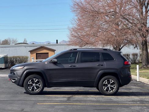 Used 2018 Jeep Cherokee Trailhawk w/ Comfort/Convenience Group image 8