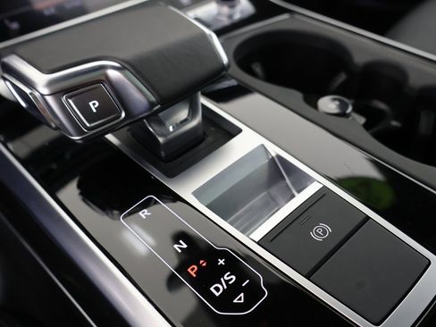 Used 2025 Audi Q7 2.0T Premium w/ Convenience Plus Package image 4