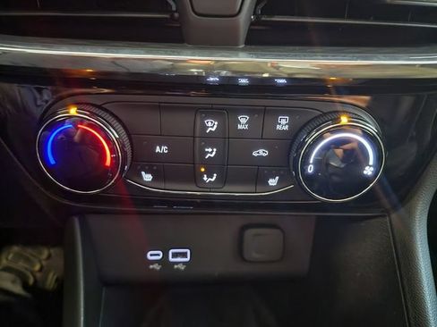 Certified 2024 Buick Encore GX Sport Touring w/ Comfort Package AWD/4WD image 27