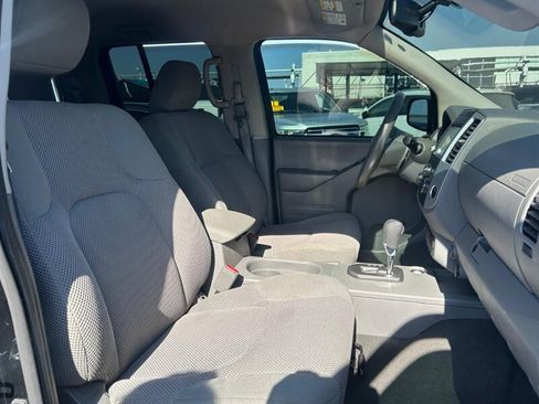 Used 2021 Nissan Frontier SV w/ Midnight Edition Floor Mats RWD image 19
