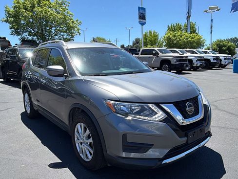 Used 2020 Nissan Rogue SV FWD image 3