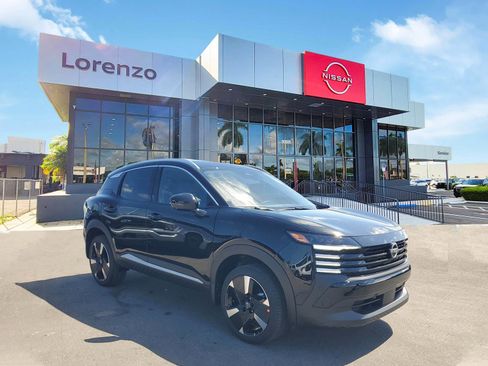 New 2026 Nissan Kicks SR FWD image 3