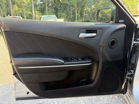 Used 2023 Dodge Charger SXT RWD image 5