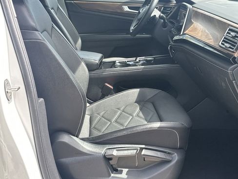 Used 2024 Volkswagen Atlas SE image 14