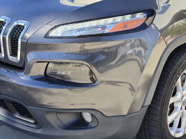 Certified 2016 Jeep Cherokee Latitude FWD image 10