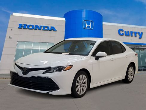 Used 2020 Toyota Camry LE w/ Convenience Package FWD image 1