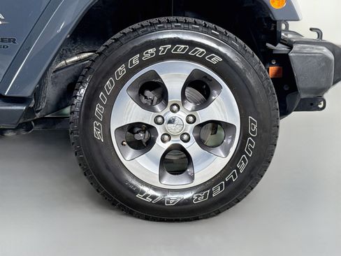 Used 2016 Jeep Wrangler Unlimited Sahara AWD/4WD image 32