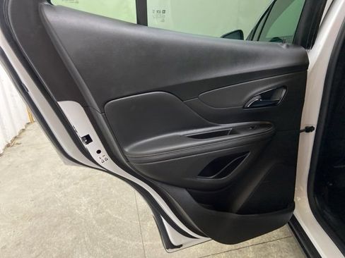 Used 2022 Buick Encore Preferred image 27