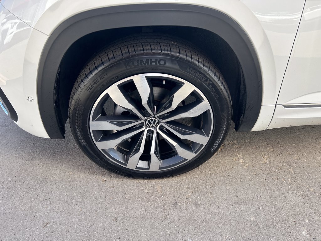 Used 2023 Volkswagen Atlas SEL Premium AWD/4WD image 16
